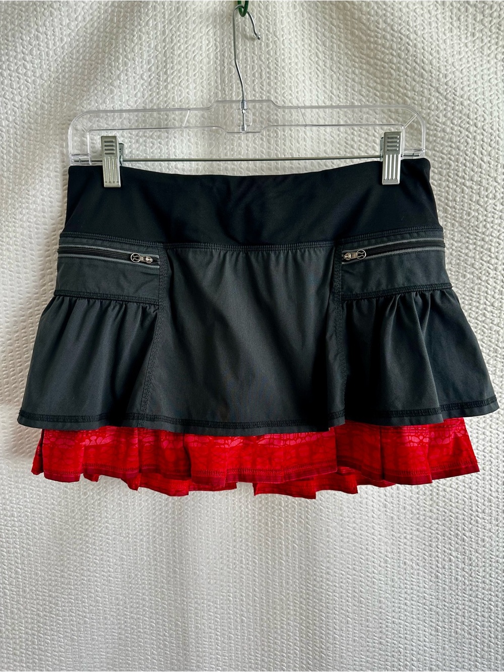 LULULEMON Run Your Heart Out Skirt Black Red Make Davie Run Crazy Rare Size 6
